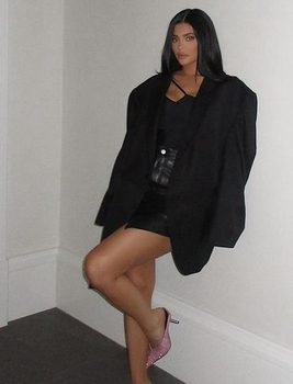 kylie-jenner-wears-black-balenciaga-oversized-blazer-instagram