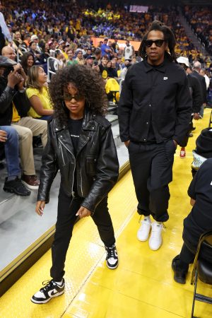 jay-z-gives-daughter-blue-ivy-kiss-on-the-cheek-game-5-of-the-nba-finals