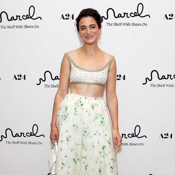 jennifer-slate-wore-giambattista-valli-marcel-the-shell-with-shoes-on-new-york-premiere