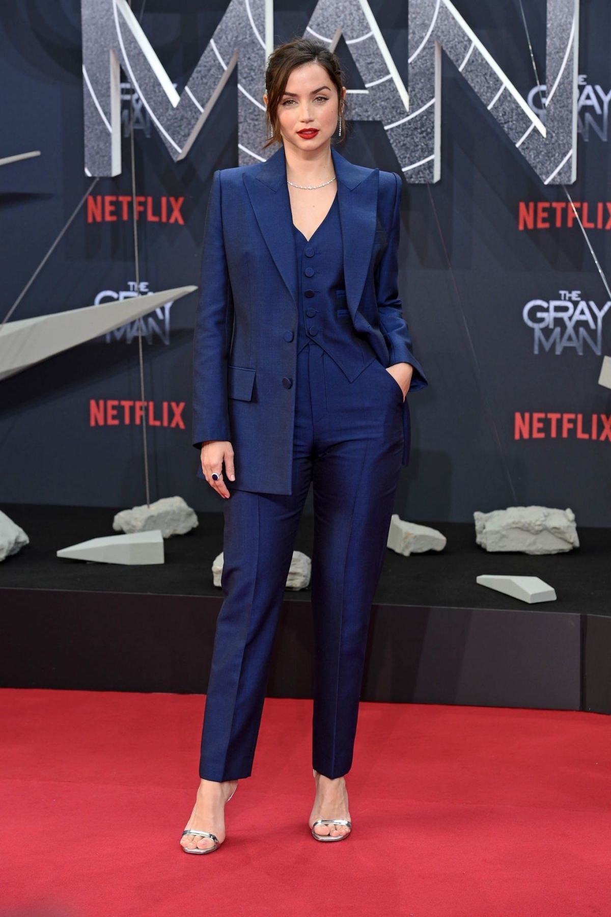 Ana de Armas  wears  Louis Vuitton Suit @ The Gray Man Premiere