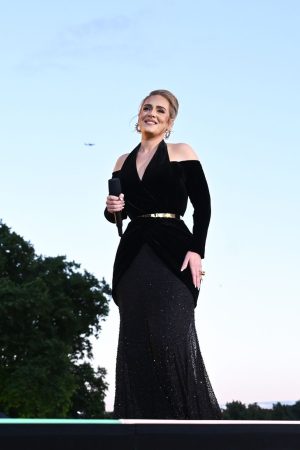 adele-wore-schiaparelli-haute-couture-performing-at-bst-hyde-park