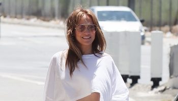 jennifer-lopez-wore-bdg-baggy-pants-out-in-los-angeles-august-7-2022