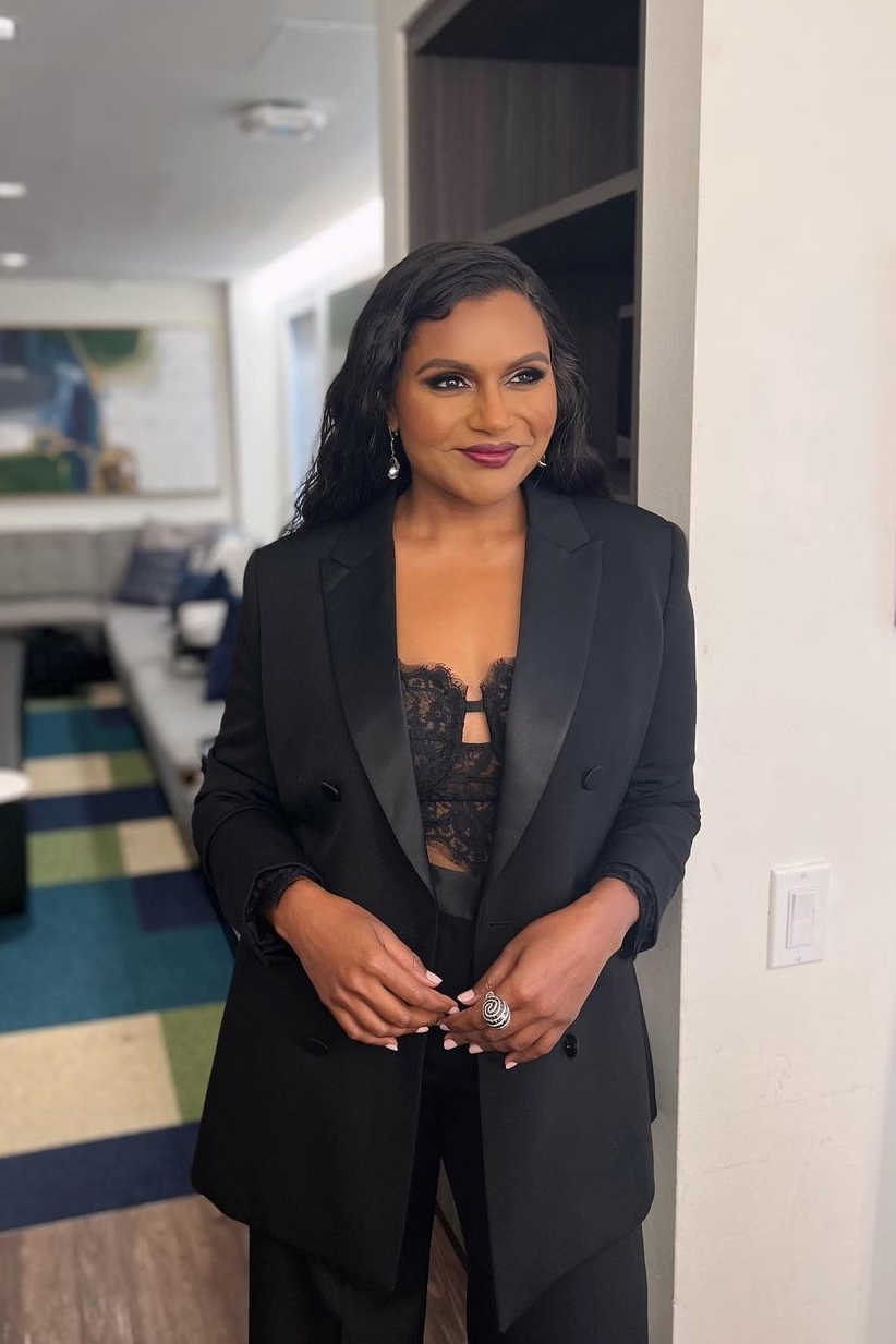 mindy-kaling-wore-paul-smith-blazer-late-show-with-stephen-colbert-august-9-2022