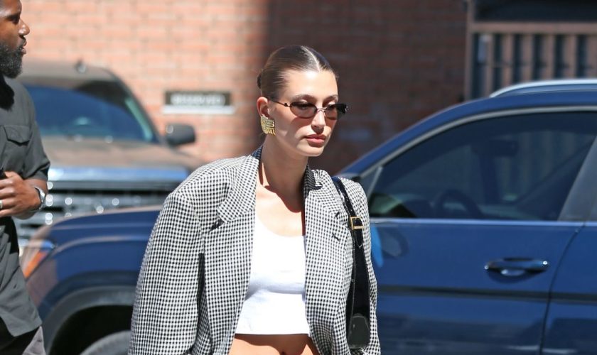hailey-bieber-out-in-los-angeles-september-22-2022