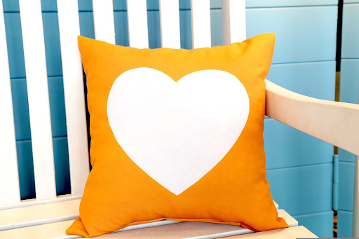 6 Tips to Help You Purchase Fashionable Cushions for Your Home