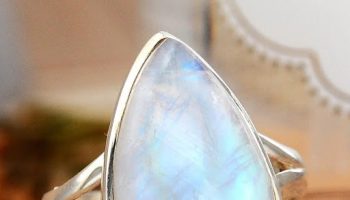 buying-a-moonstone-ring-online-a-guide