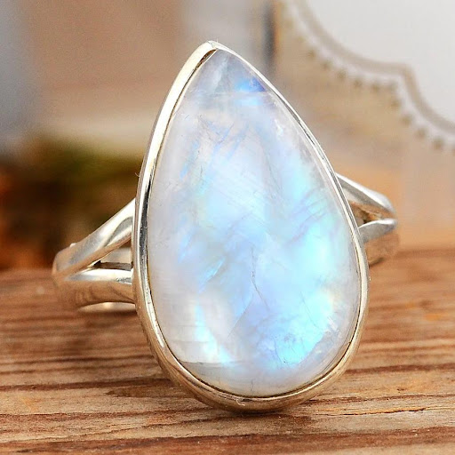 buying-a-moonstone-ring-online-a-guide