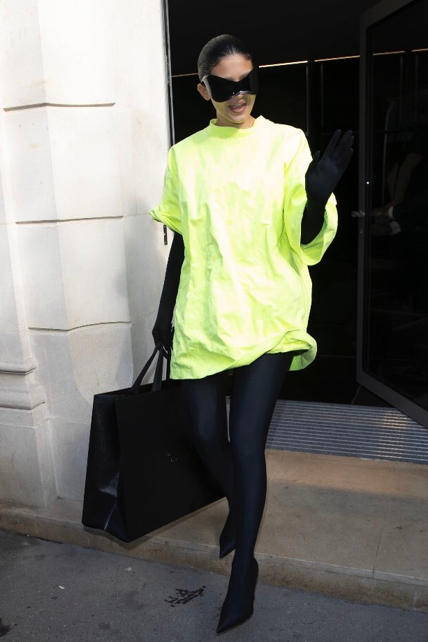 kylie-jenner-wore-balenciaga-fitting-in-paris-october-1-2022
