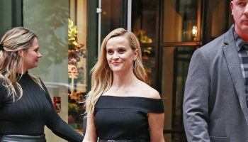 reese-witherspoon-wore-alexander-mcqueen-dress-the-tonight-show-starring-jimmy-fallon