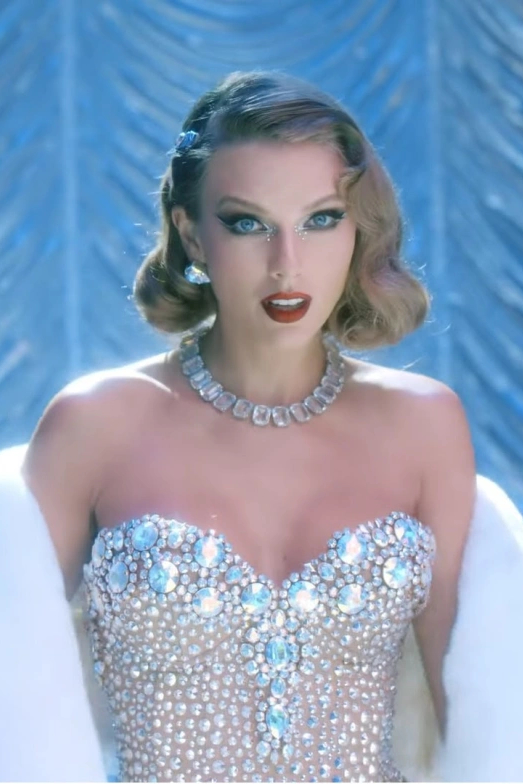 taylor-swift-wears-custom-corset-for-bejeweled-music-video
