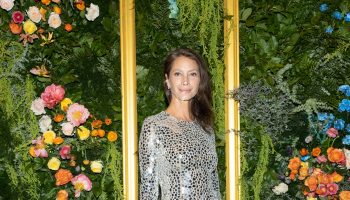 christy-turlington-burns-in-michael-kors-grit-to-glamour-exhibition