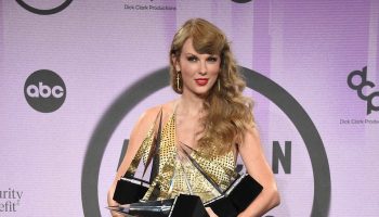 taylor-swift-wore-gold-the-blonds-jumpsuit-the-2022-american-music-awards