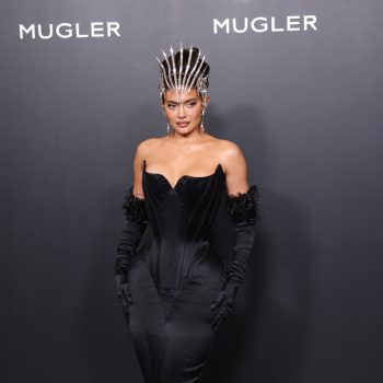 kylie-jenner-wears-vintage-crown-corset-gown-thierry-mugler-exhibition-mugler-king