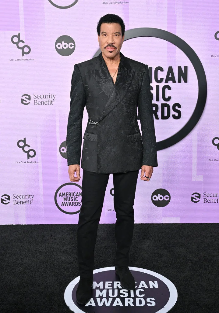 Lionel Richie Accepts  Icon Award At 2022 American Music Awards
