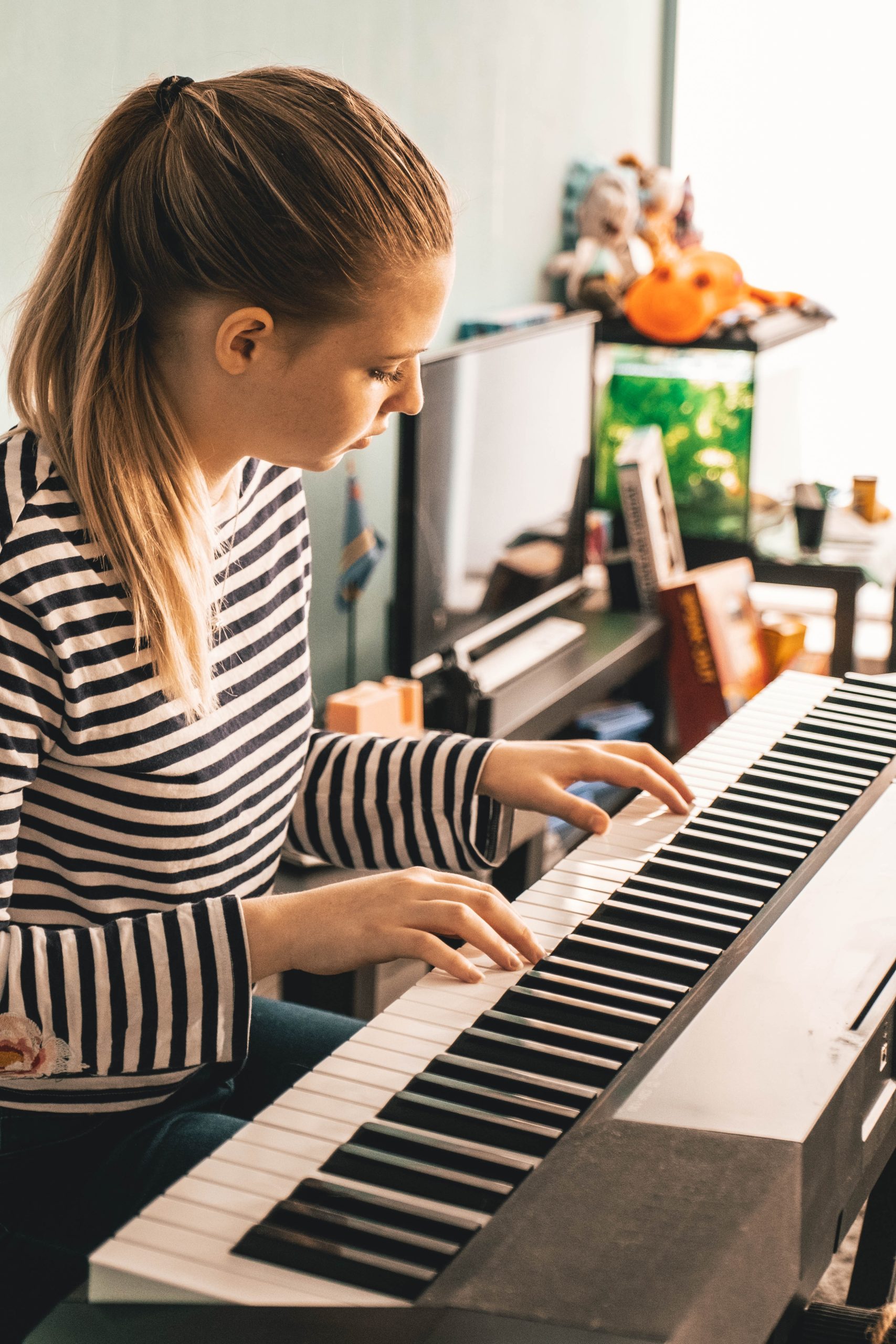 Digital Piano vs Acoustic Piano: Which One Is Right for You?