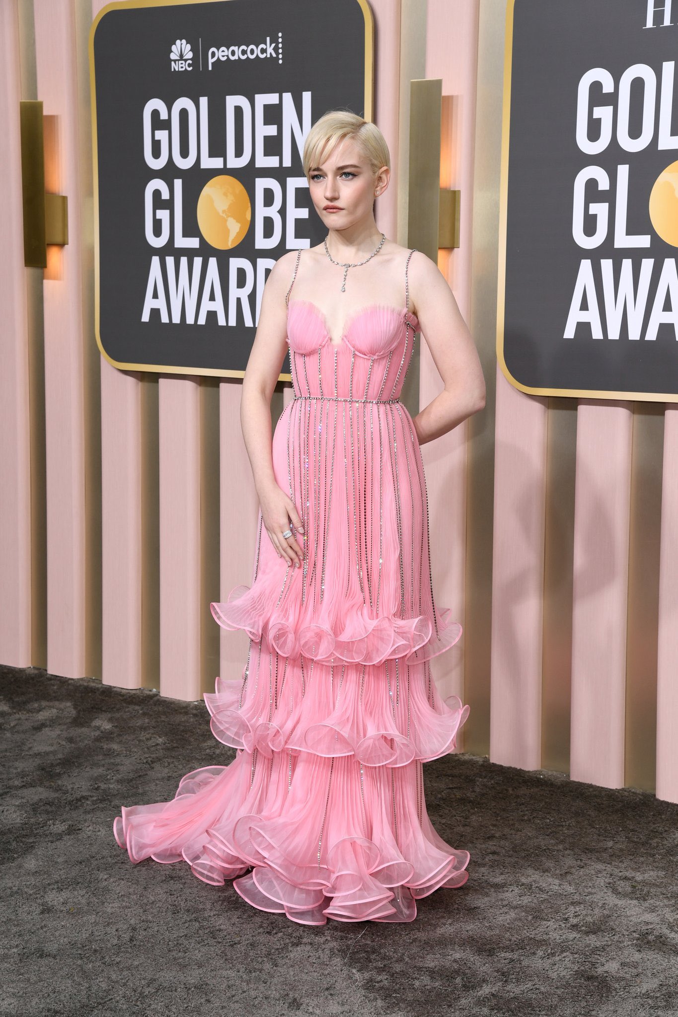 Julia Garner wore  Pink Gucci  Gown @ Golden Globes  2023