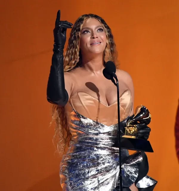 Beyoncé Tears Gets  Emotional Accepting Her Record-Breaking Grammy