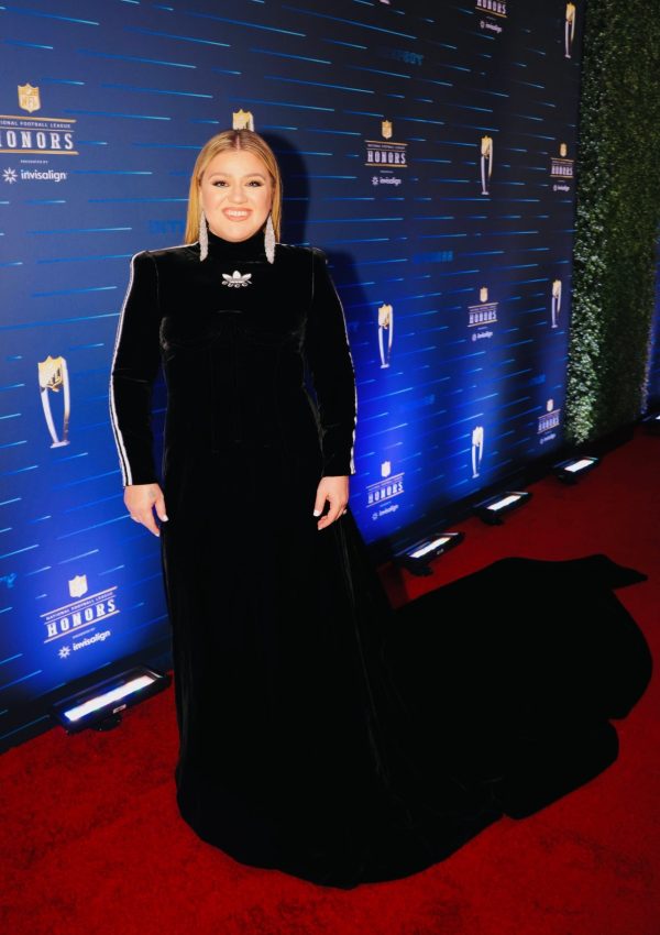 Kelly Clarkson wore  Adidas x Gucci @ NFL Honors