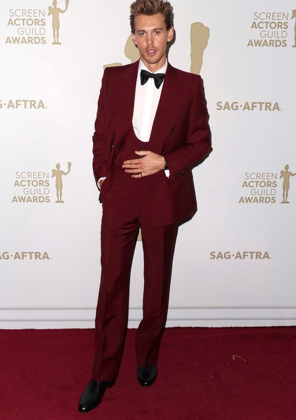 Austin Butler wore a Burgundy Gucci Suit   @ SAG Awards 2023