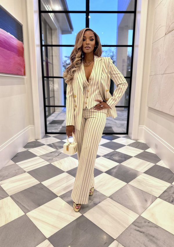 Savannah James in  Schiaparelli  Suit & 5-Inch Heels for NBA All-Time Scoring Record Lakers Game