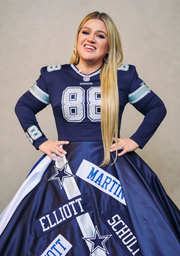 Kelly Clarkson hosts NFL Honors in Cowboys dress