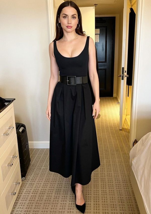 Ana de Armas wore Black  Carolina Herrera @ Producers Guild Awards 2023