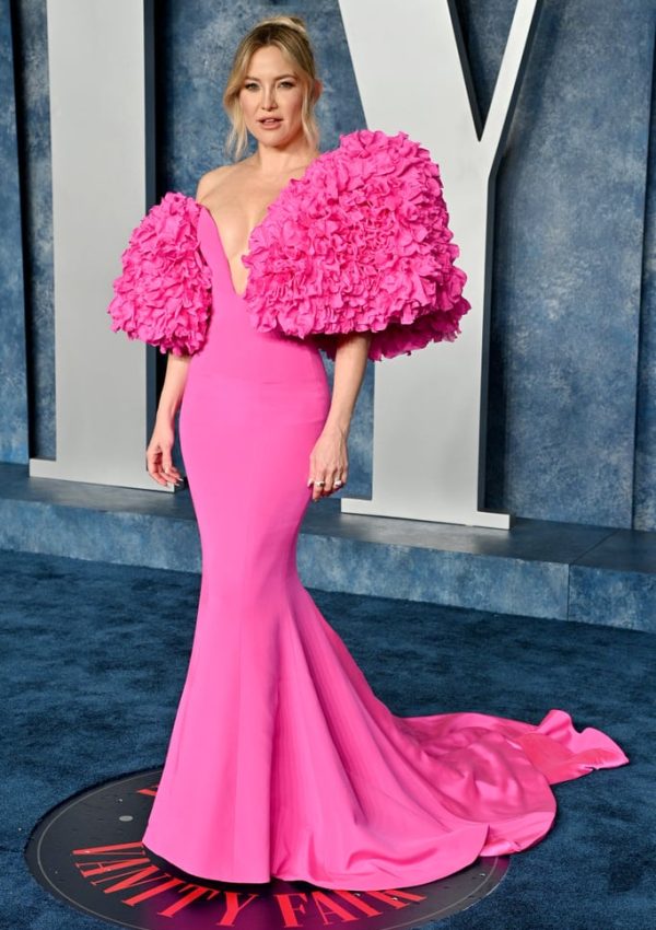 Kate Hudson  in  Pink Tamara Ralph Couture dress @  Vanity Fair Oscar Party 2023