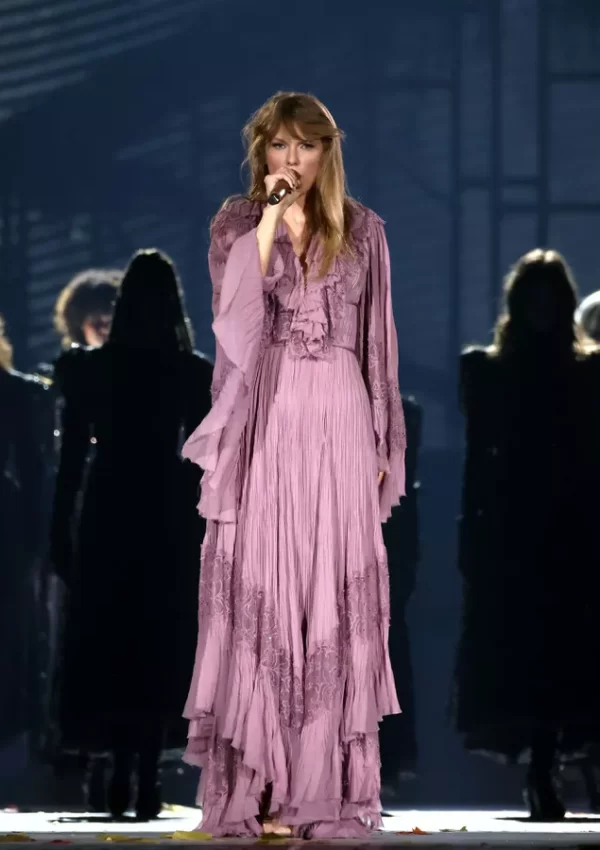 Taylor Swift  wore purple Alberta Ferretti gown @ Eras Tour 