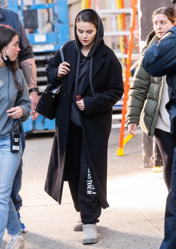 Selena Gomez  wore Oversize Wool Coat on Set in Ny April 4, 2023