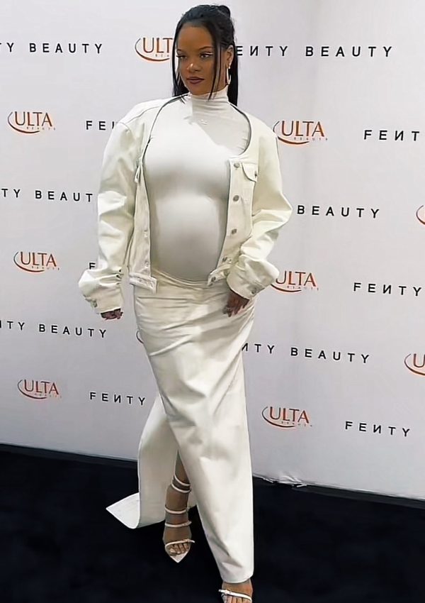 Pregnant Rihanna makes surprise visit @  Ulta Beauty Convention 2023