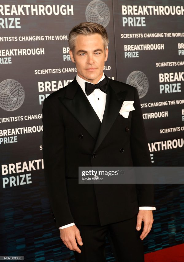  Chris Pine  wore Retrouvai studs and cufflinks  @ Breakthrough Prize Ceremony 2023