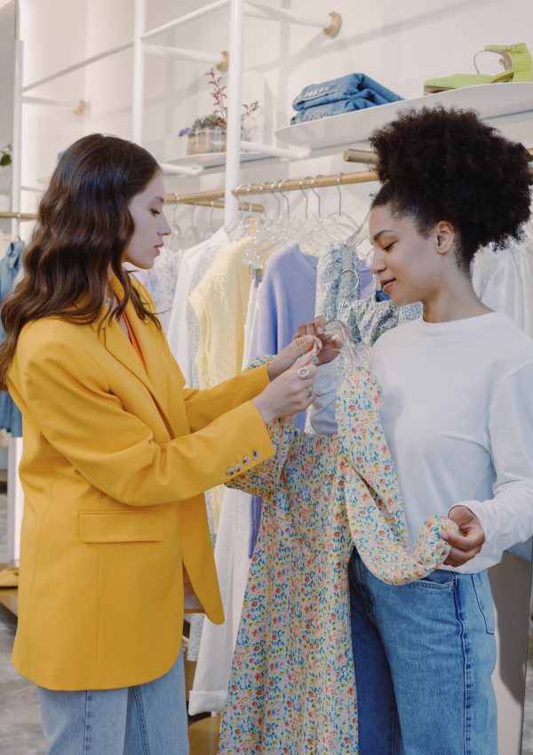 How to Become a Fashion Stylist : 7 Tips