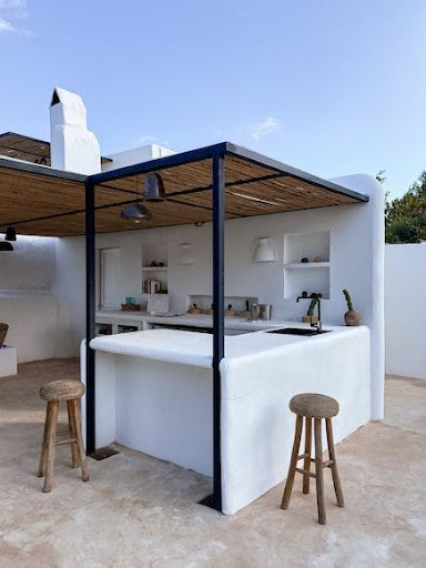 Maximizing Your Outdoor Kitchen Space: Creative Solutions