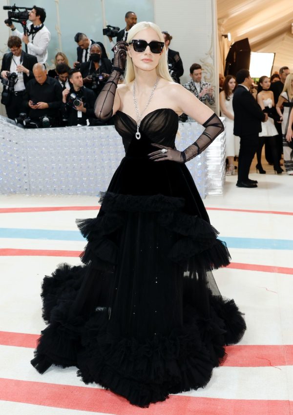 Jessica Chastain wore Gucci @ 2023 Met Gala Celebrating “Karl Lagerfeld
