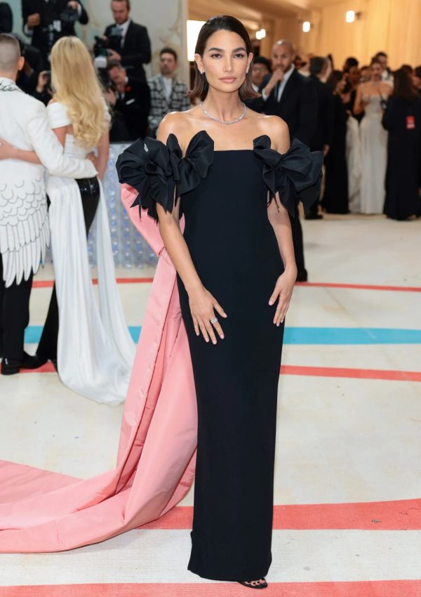 Lily Aldridge  wore Oscar de la Renta gown @ 2023 Met Gala