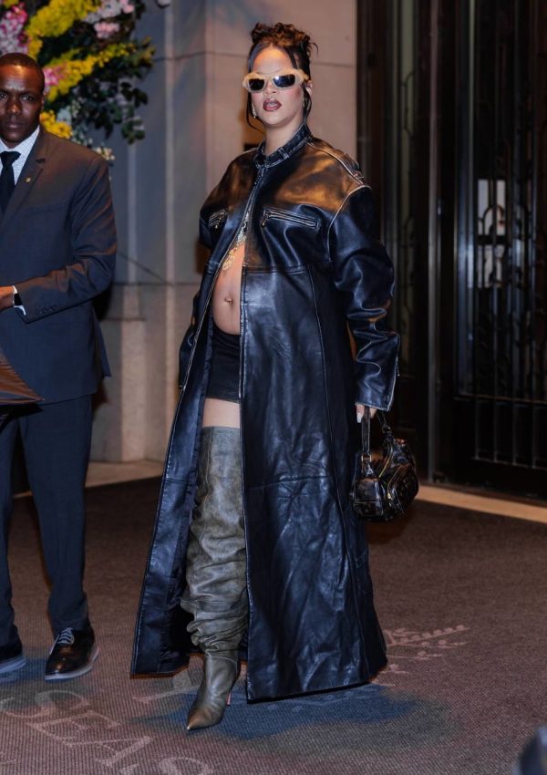 Pregnant  Rihanna In Black Leather Coat @ New York City May 3, 2023