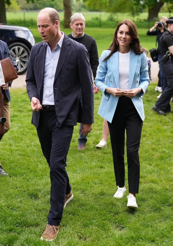 Kate Middleton wore Baby Blue  Blazer @  Big Lunch on  Windor’s Long Walk