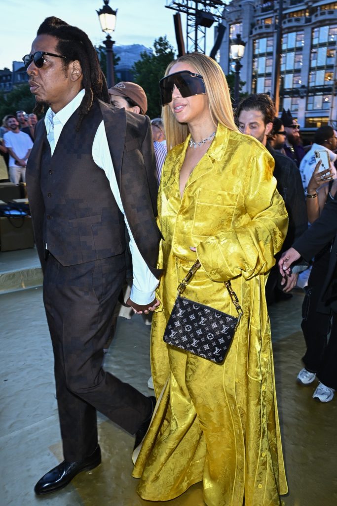JAY-Z and Beyoncé supports Pharrell @ Louis Vuitton Menswear Spring ...