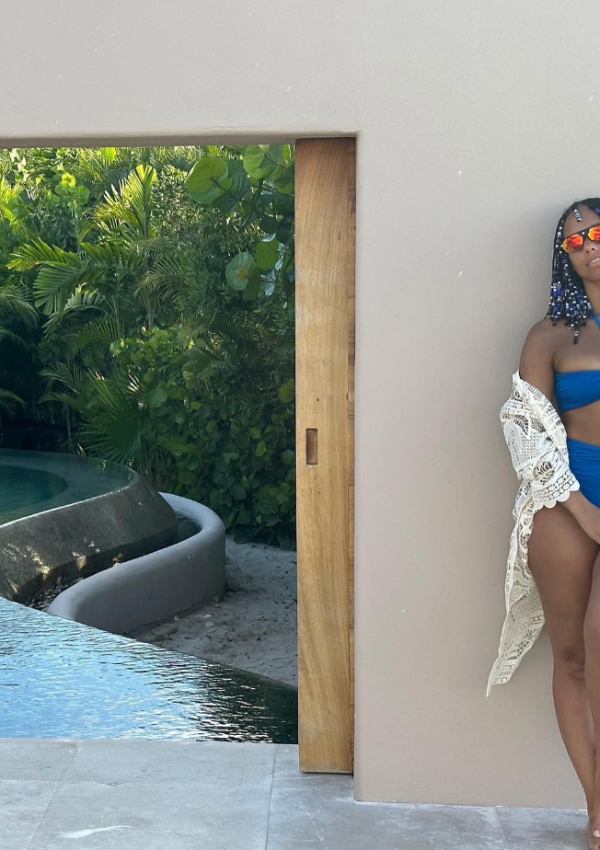 ALICIA KEYS IN PATBO WHILE ON VACATION IN MEXICO