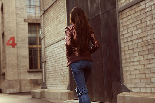 7 Ways to Style Leather Bomber Jackets Outfits For Women