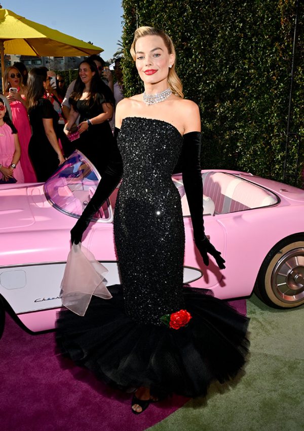 Margot Robbie  wore  vintage-inspired dress @ Barbie world premiere
