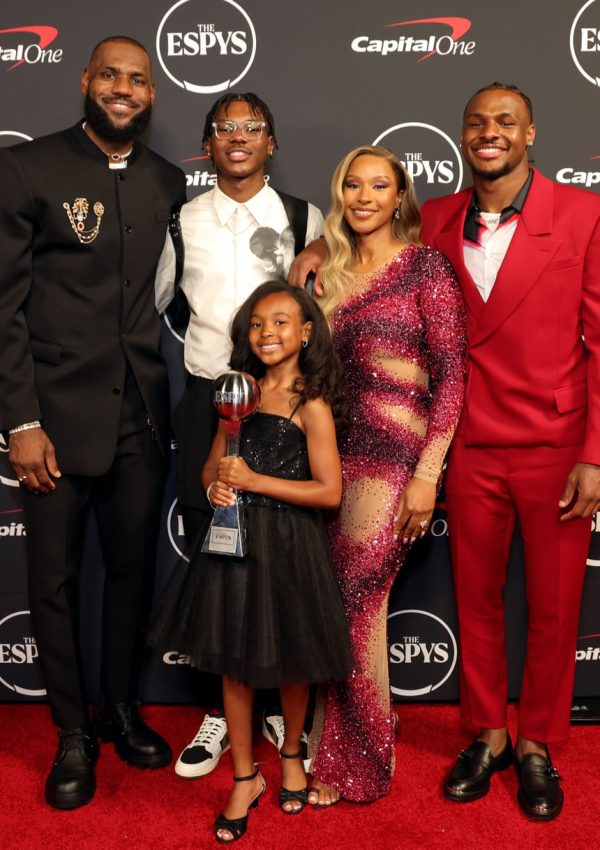 LeBron James Discuss Retirement Speculation as Family Present Him With ESPY Award