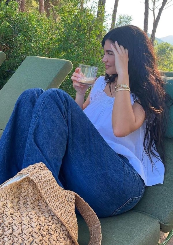 Kylie Jenner  wears  Levi’s Jeans  @ Instagram August 19, 2023