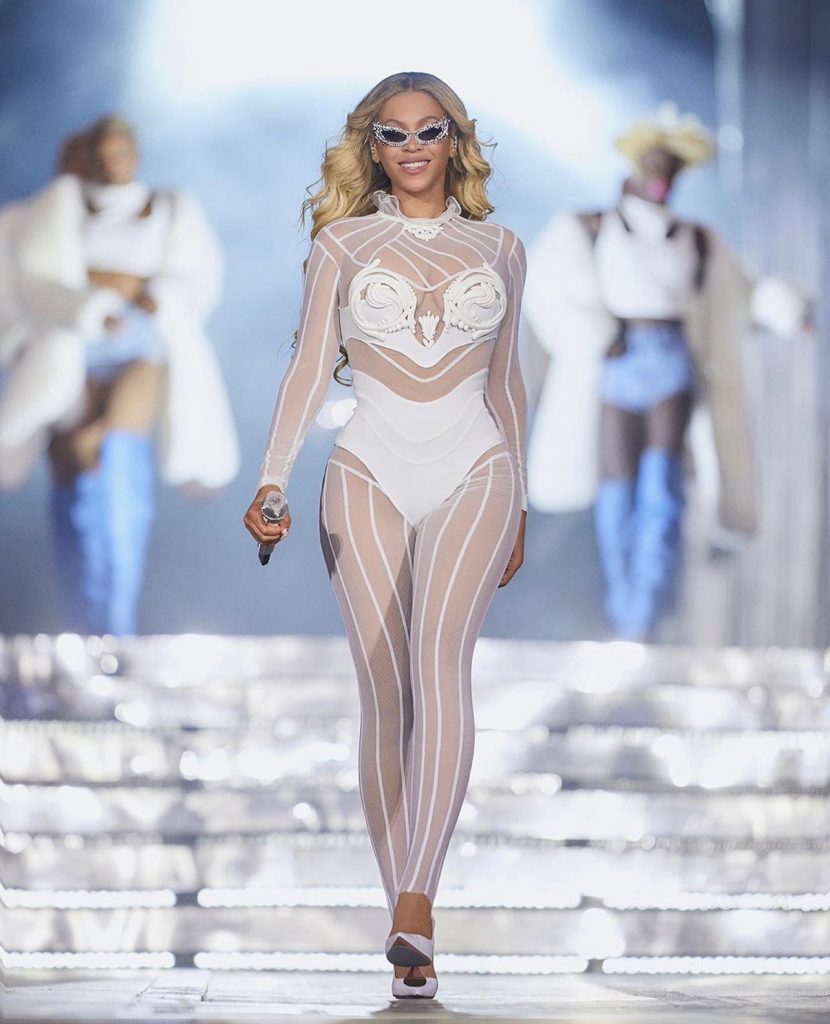 7 times Beyoncé rocked corsets like a queen: from her metallic Gucci gown  at the Grammys and a lacy D&G piece at the Super Bowl 2022, to a leather  David Koma fashion