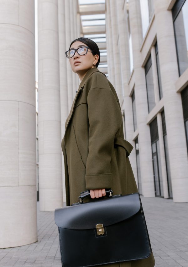 The Versatile Role of Women’s Leather Briefcases: A Multifaceted Perspective