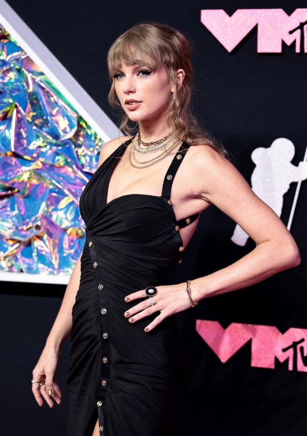 Taylor Swift wore Joseph Saidian and Sons  Jewels @ MTV Music Video Awards  in New York