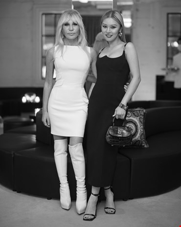 In New York, Donatella Versace and Anne Hathaway Hosted an