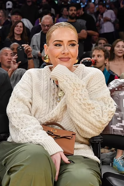 Adele wore Oversized  Wool Sweater   @ La Lakers Vs Dallas Marvericks November 22, 2023