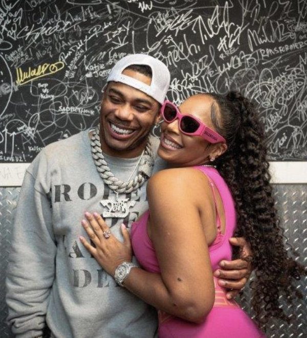 Ashanti is pregnant, she is expecting her 1st baby with boyfriend Nelly