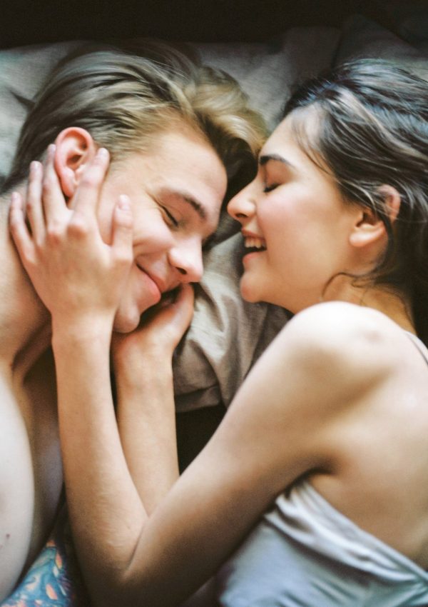5 signs your hookup date is going right